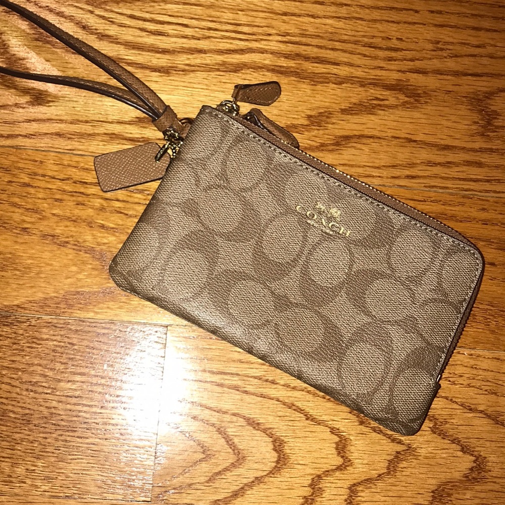 (Like New) Coach Double Zip Leather Wristlet 🖤